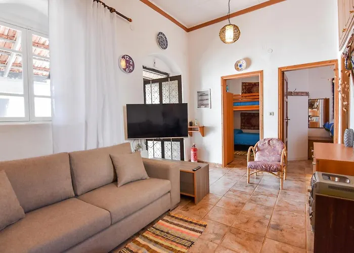 Casa La Perla - *